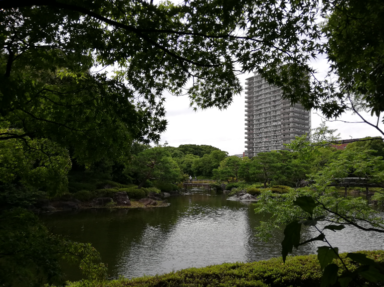 都会の中にある日本庭園